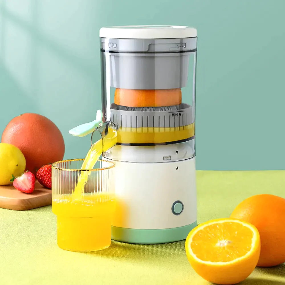 Automatic fruit juicer with USB charging